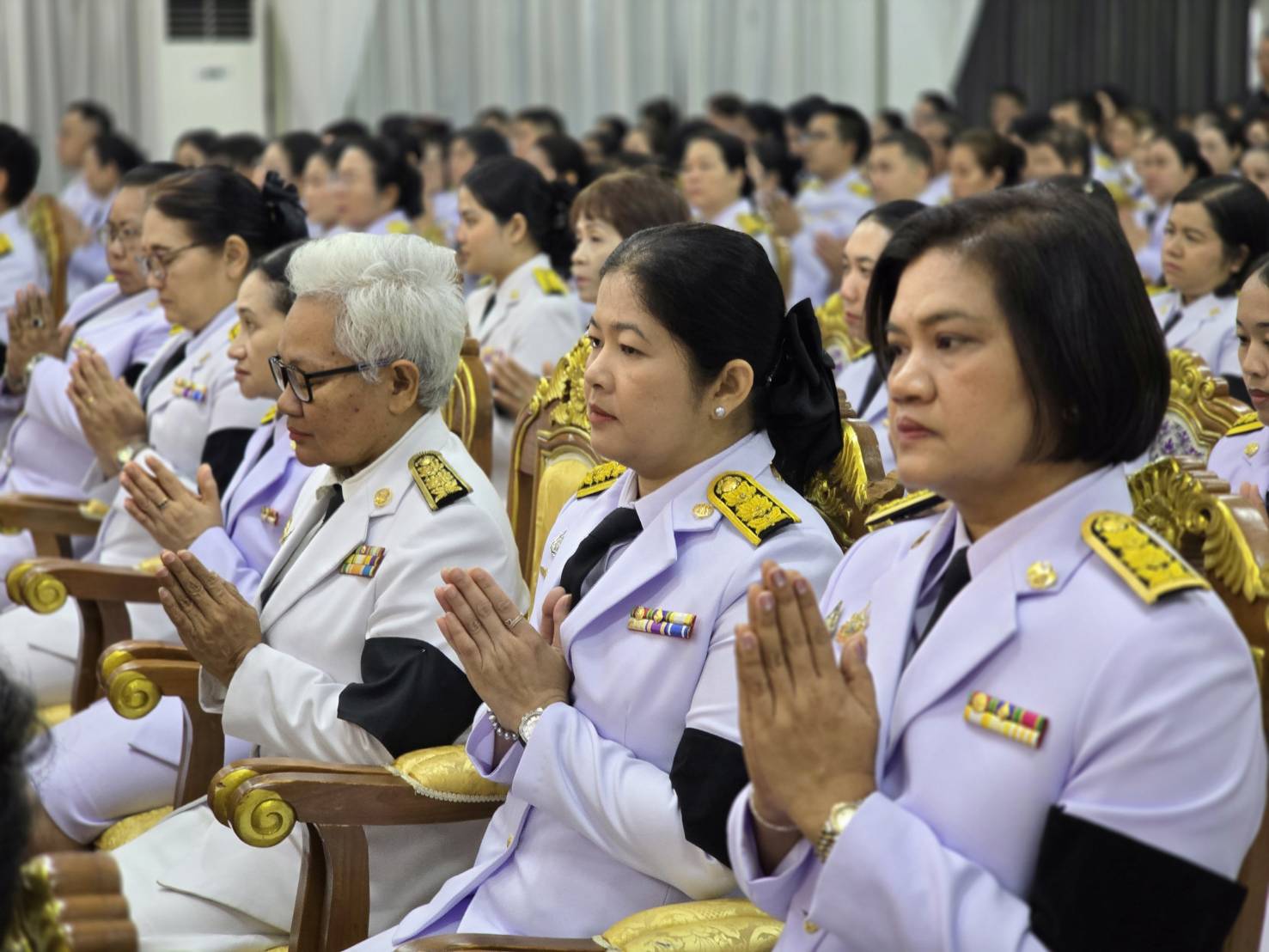 title - ส.ป.ก.เพชรบุรี ร่วมพิธีบําเพ็ญกุศลสตมวาร (๑๐๐ วัน) เพื่อถวายพระราชกุศลแด่ สมเด็จพระนางเจ้าสิริกิติ์ พระบรมราชินีนาถ พระบรมราชชนนีพันปีหลวง ณ วัดมหาธาตุ วรวิหาร อ.เมือง จ.เพชรบุรี